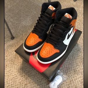 SOLD Authentic Air Jordan Retro Shattered Backboard 
555088 005 sz8.5